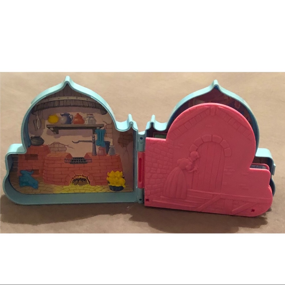 Disney- Princess Cinderella play set & necklace “Once Upon A Time” (bundle) - Picture 8 of 12